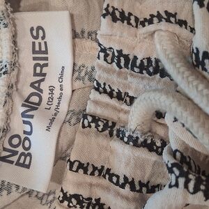 No Boundaries Beige and Black Striped Top And Bottoms